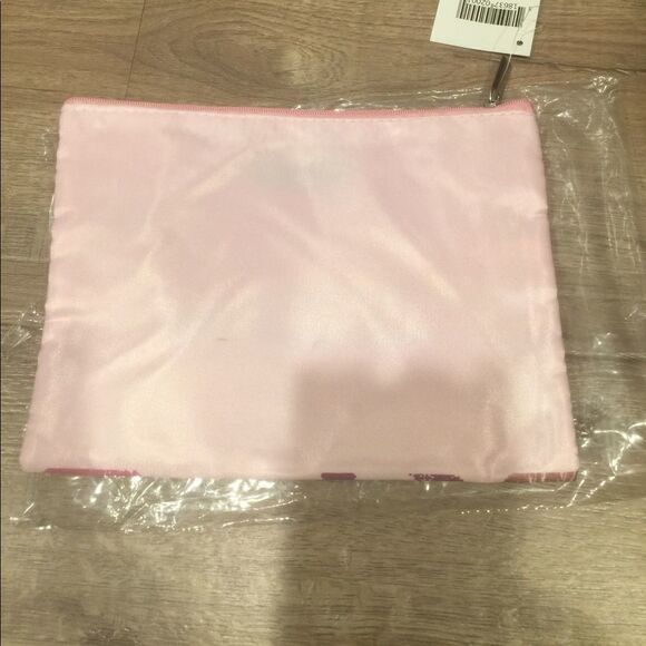 🎉1 hr sale 🎉Cosmetic bag 👄👄👄💋💋💋 - Picture 4 of 5